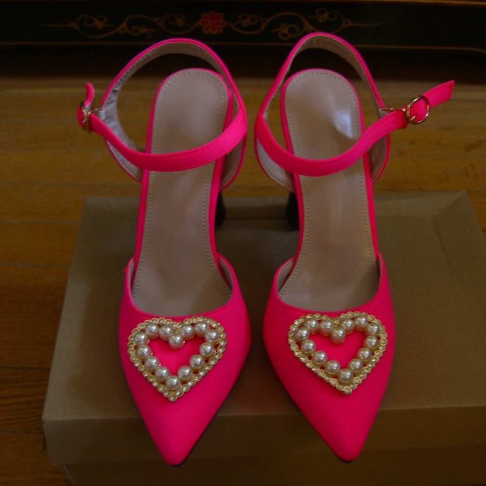 NIB SHEIN HOT PINK HEART & RHINESTONE DECOR ANKLE STRAP PUMPS SHOES CN38 US7